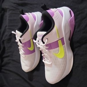 Women's--Nike Zoom Bella 6